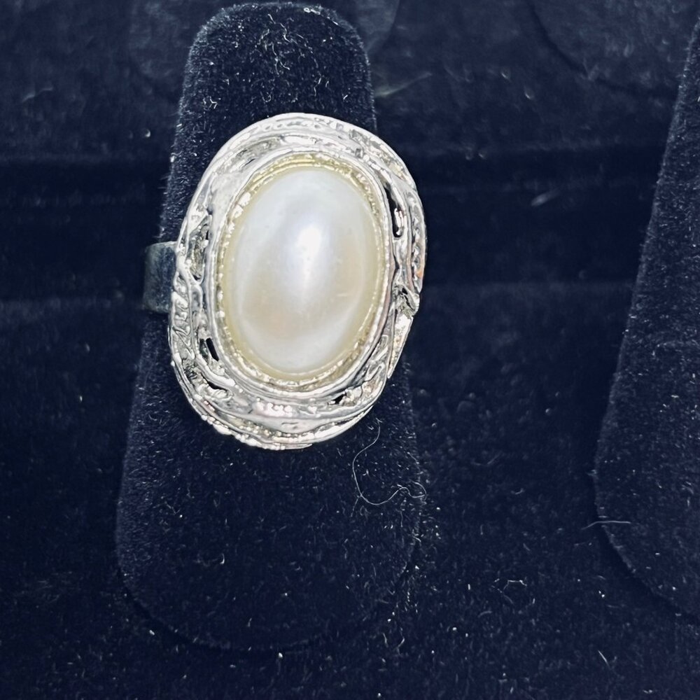 Lot Of 6 Silver Tone And Faux Pearl Statement Rings (R454) - Picture 7 of 13
